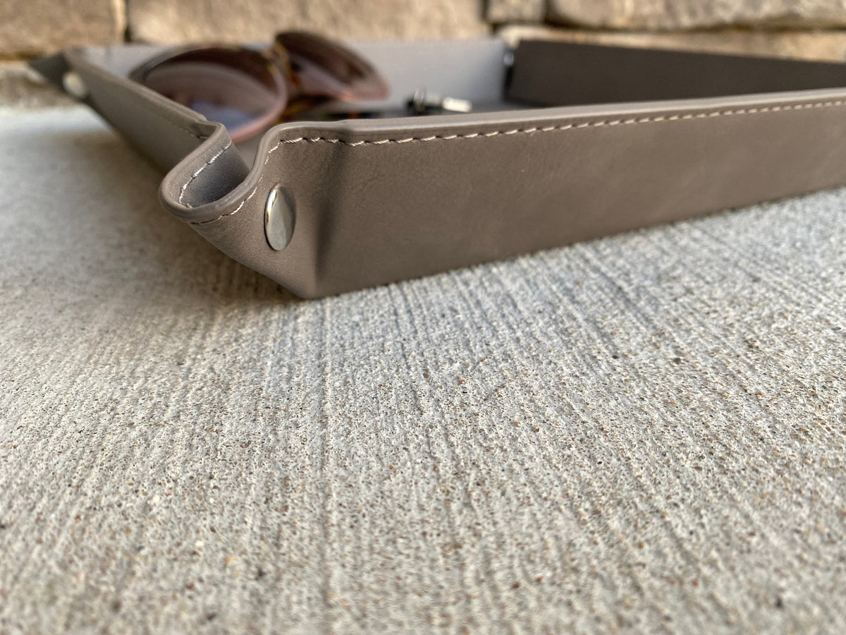 Personalized Gift for Him, Valentines Gifts for Him, Custom Man gifts, Leather Gift for Him, Valet Tray, Husband Gift, Dad Gift. Key Holder